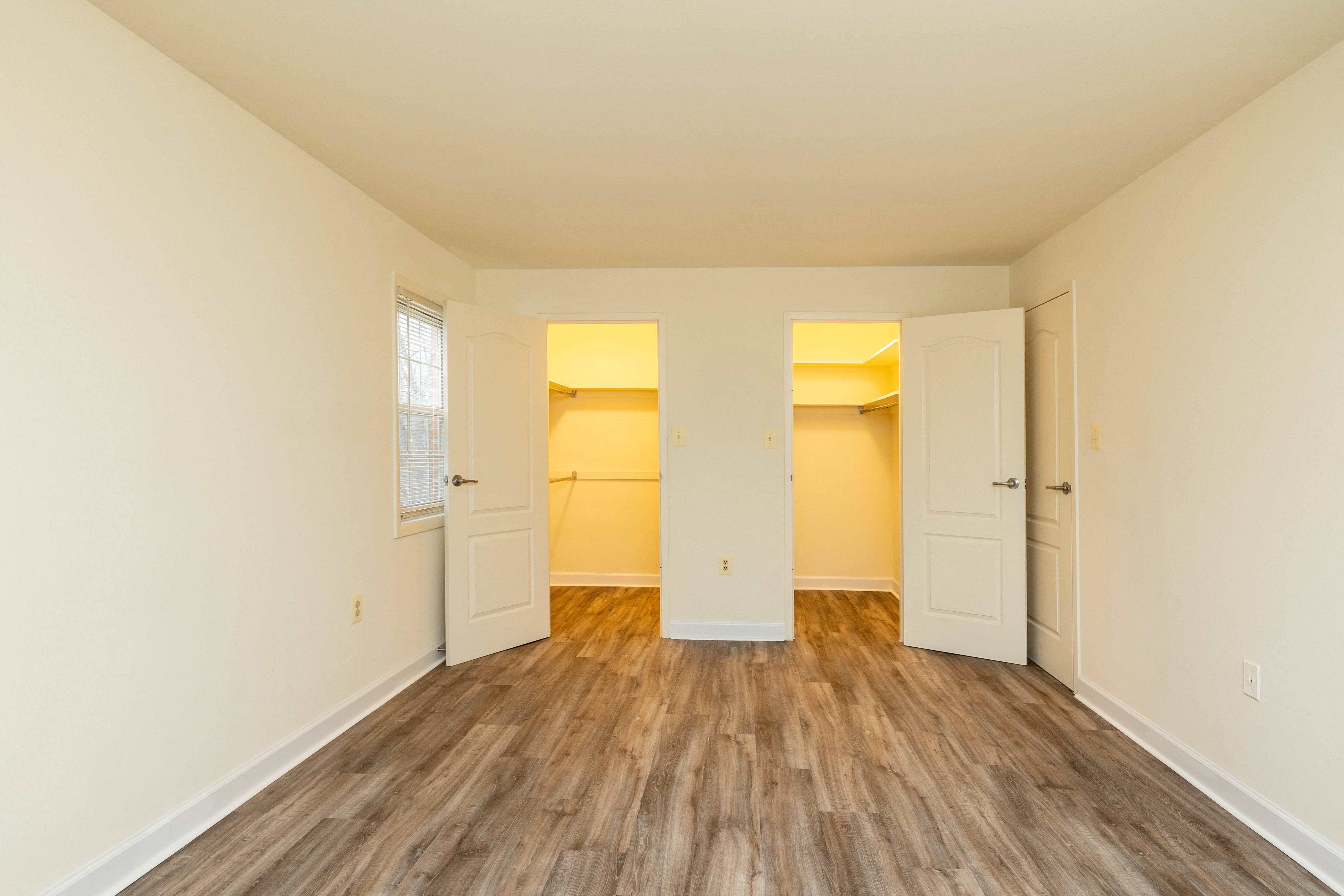 Seminary Roundtop Apartments Image 17